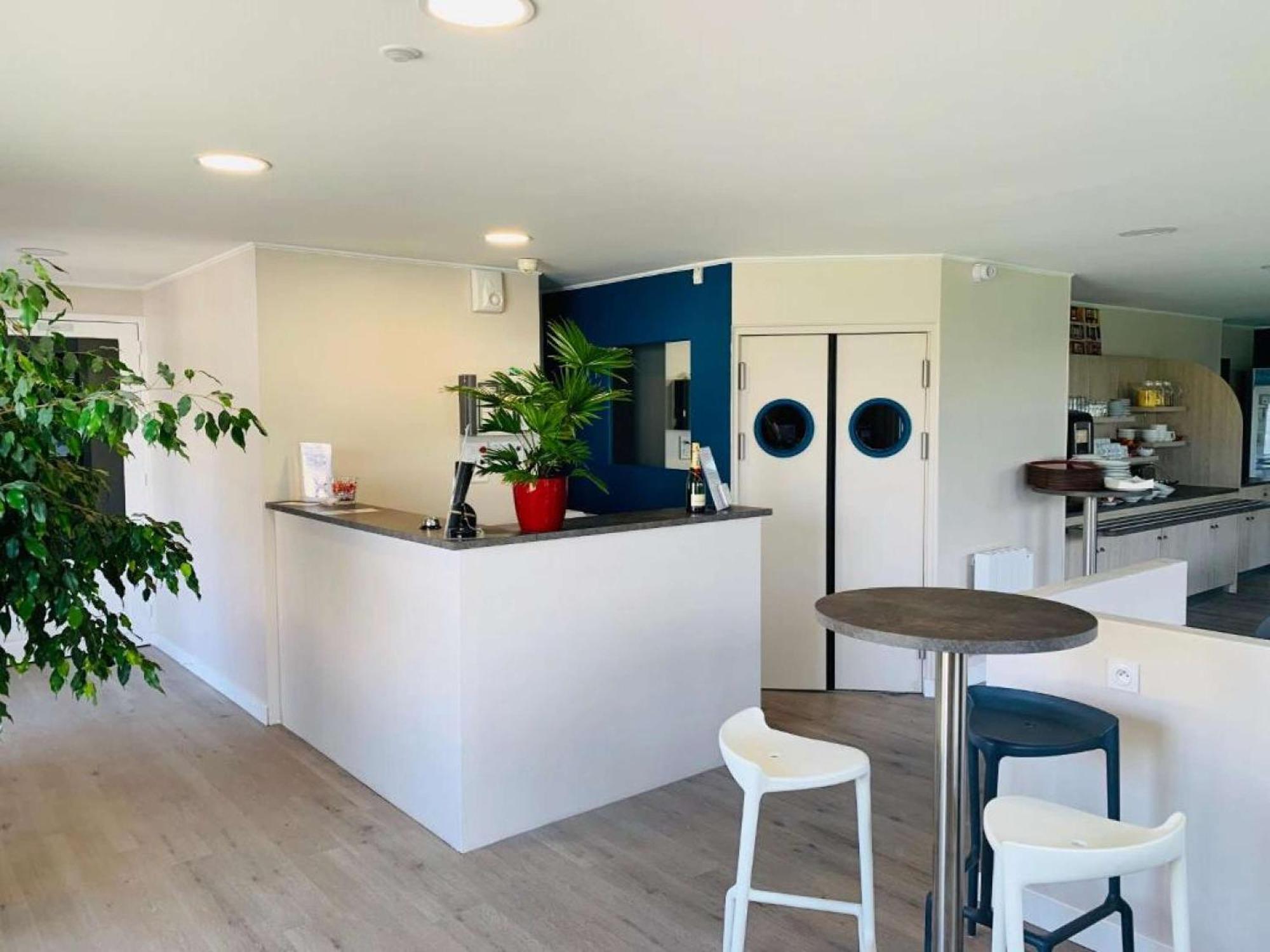 Brit Hotel Confort Morlaix 圣马丁德斯查 外观 照片