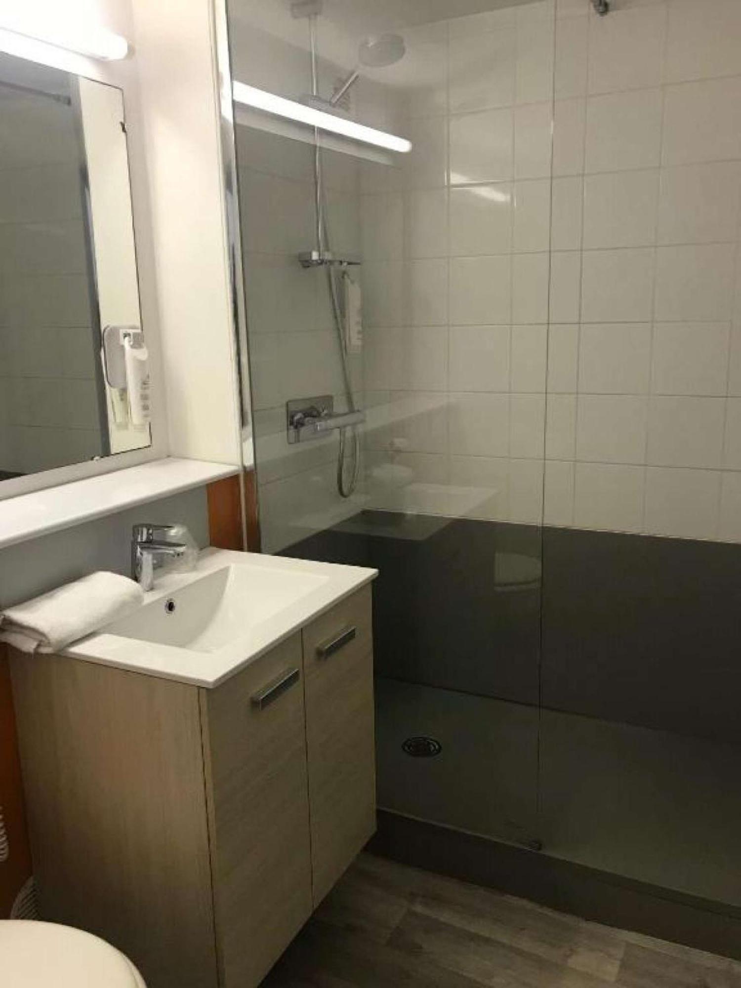 Brit Hotel Confort Morlaix 圣马丁德斯查 外观 照片