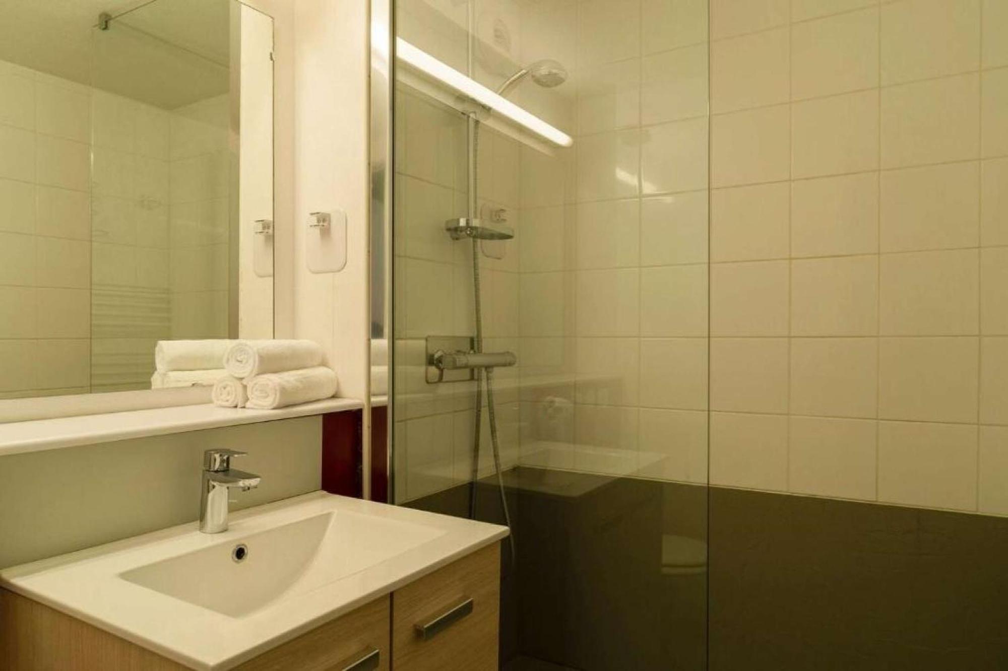 Brit Hotel Confort Morlaix 圣马丁德斯查 外观 照片